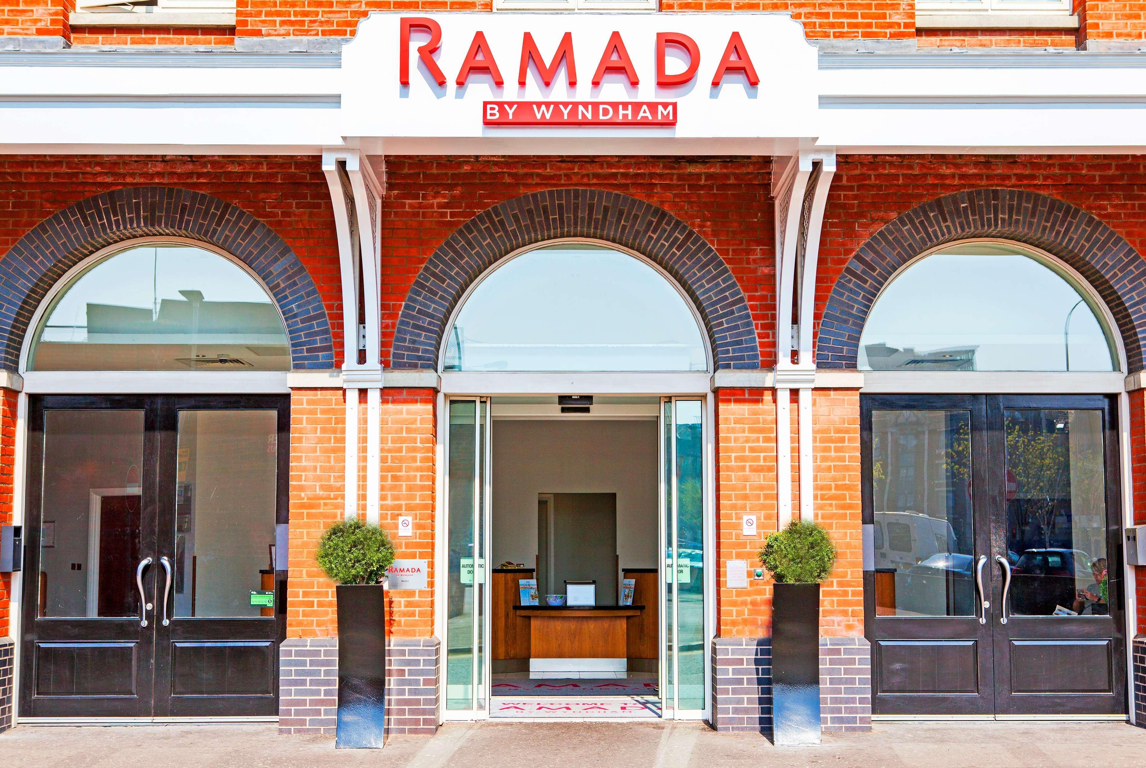 Отель Ramada By Wyndham Белфаст Экстерьер фото